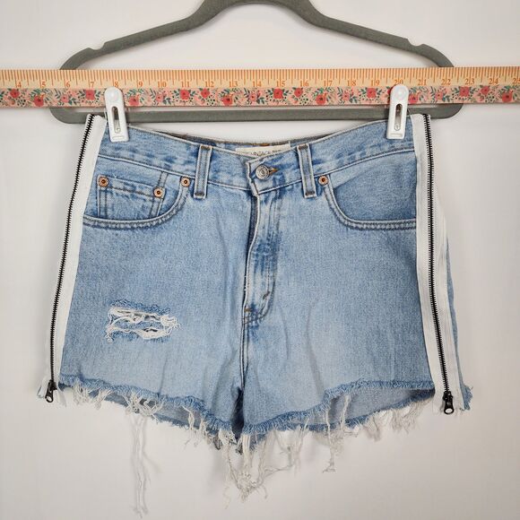 The Vintage Twin Levi's Zippered 560 Denim Shorts Size 8 - Picture 5 of 6